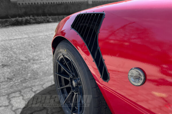 Mazda MX-5 fender vents installed BW